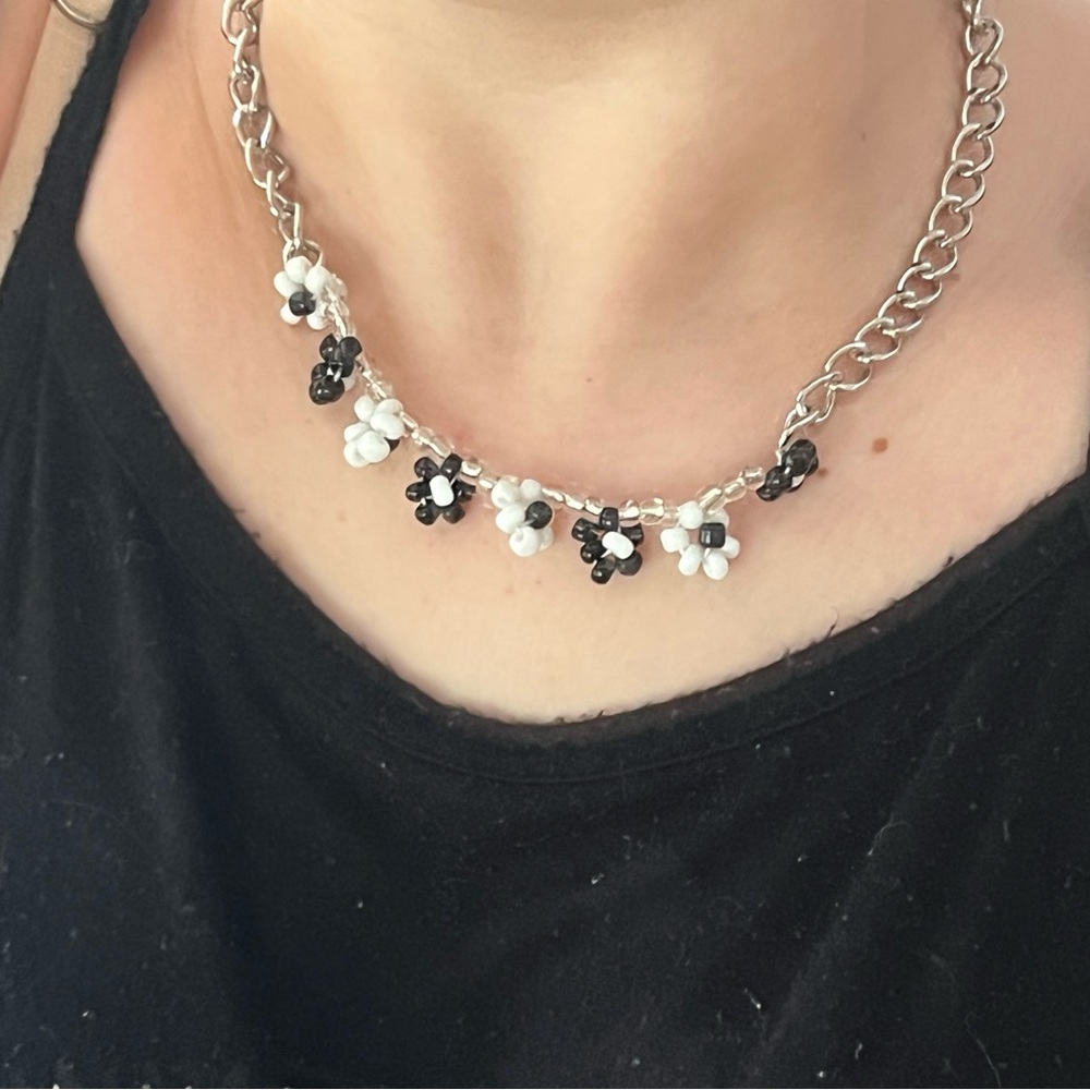 "Daisy Chain" Chain - Picture 4 of 6